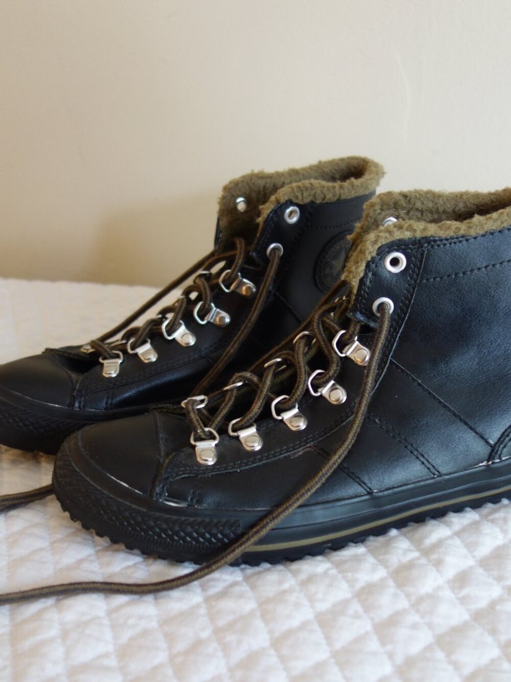 CONVERSE All Star Chuck Taylor Black Leather LaceUp Ankle Shoes Boots Jr 6 (38.5